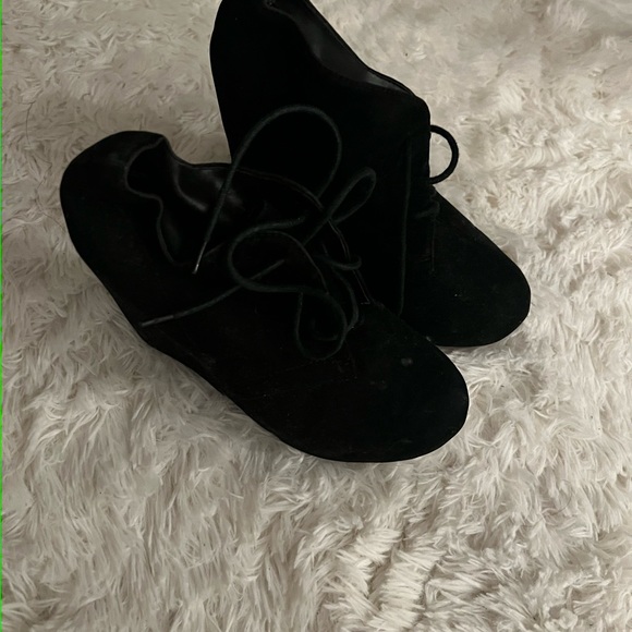 Women’s size 6.5 black wedges (c) - Picture 4 of 5
